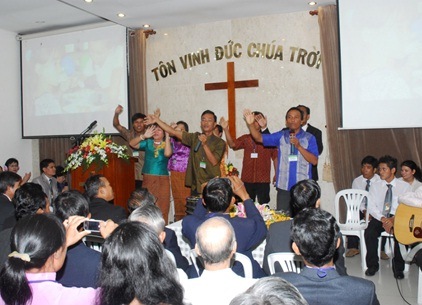 Ban thờ phượng Chúa đến từ các HT tại Campuchia. 